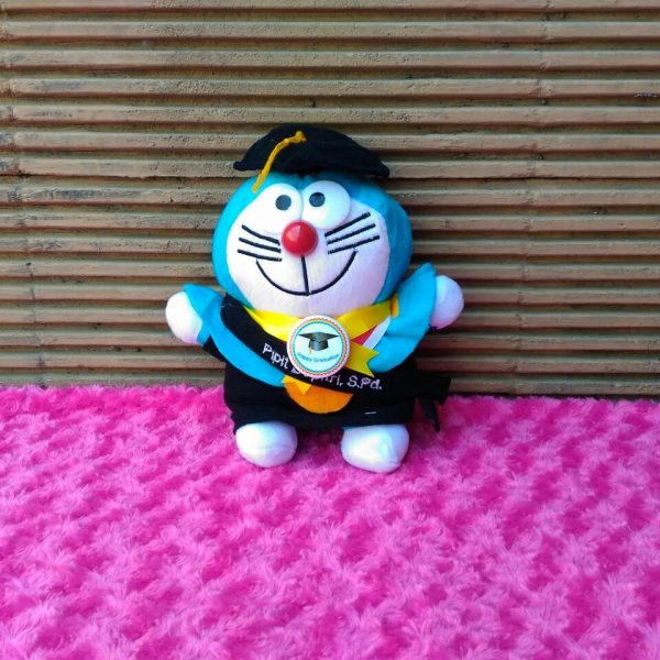 Boneka Wisuda Karakter Doraemon ala Produsen Boneka RoesOne Craft