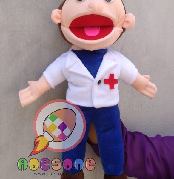 Produsen Boneka Muppet Profesi Dokter Bisa Gerak Mulutnya